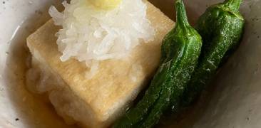 Tofu in Dashi mit Bratpaprika
