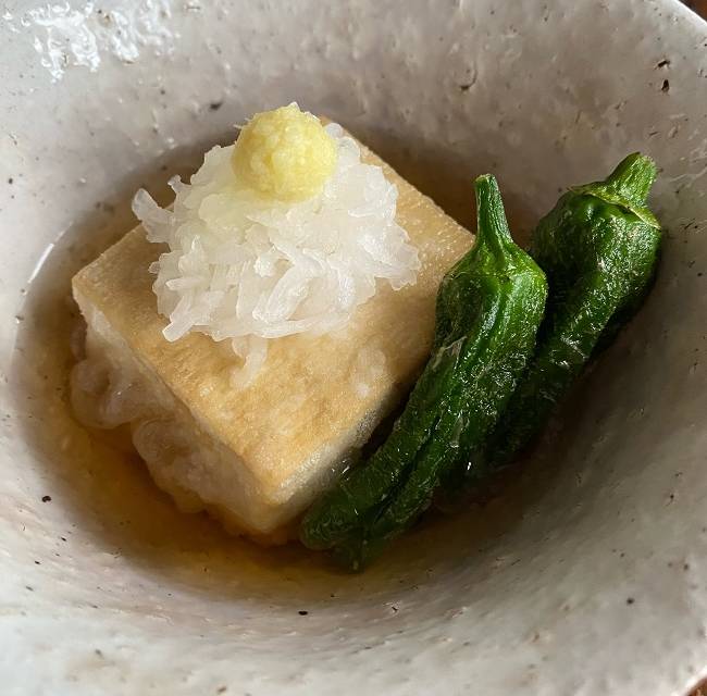 Tofu in Dashi mit Bratpaprika