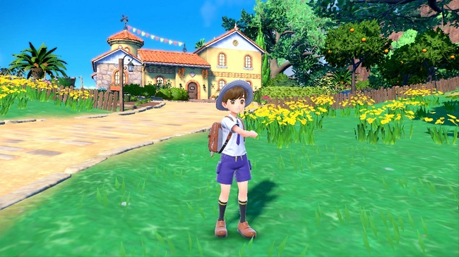 Pokémon-Hauptfigur in grüner Landschaft mit Haus im Spiel "Karmesin / Purpur"
