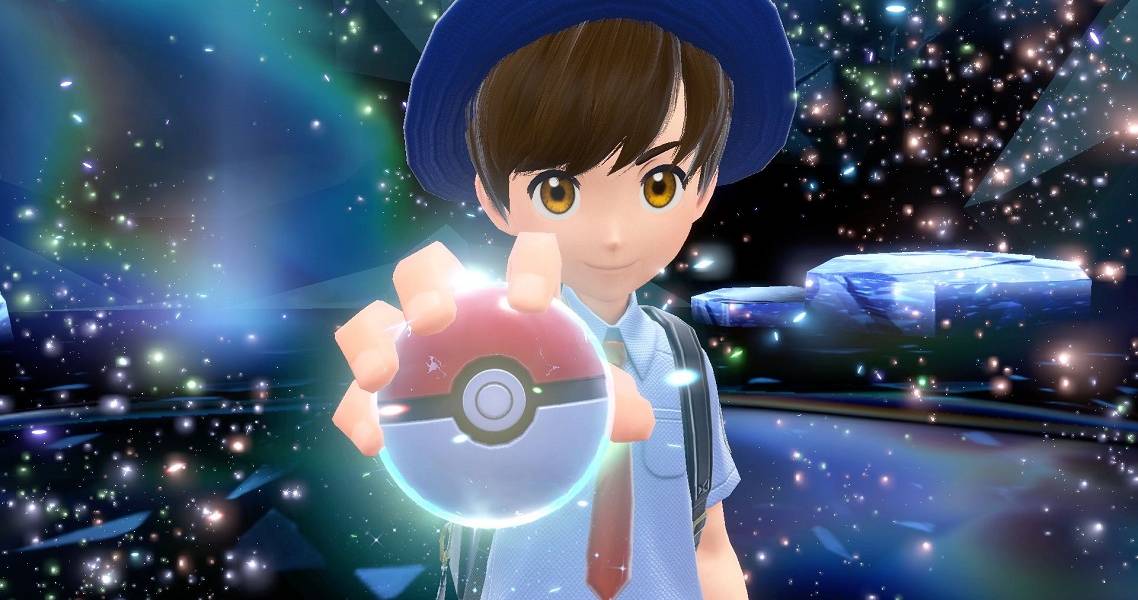 Hauptcharakter im Pokémon Spiel Scarlet hält einen Pokéball