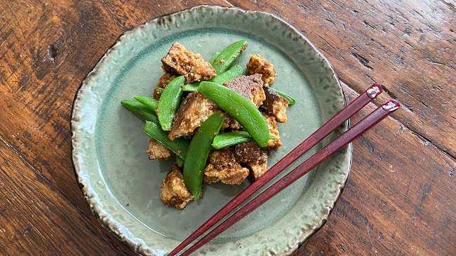 Geräucherter Tofu mit Miso-Sauce