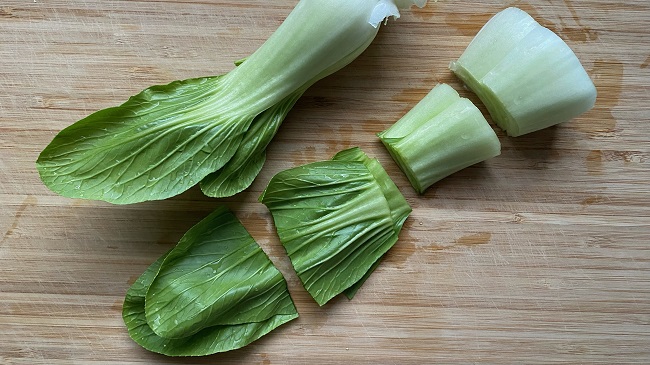 Pak Choy in grobe Stücke geschnitten