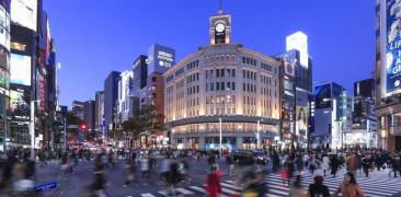 Einkauffstraße Ginza-Tokyo im Abendlicht