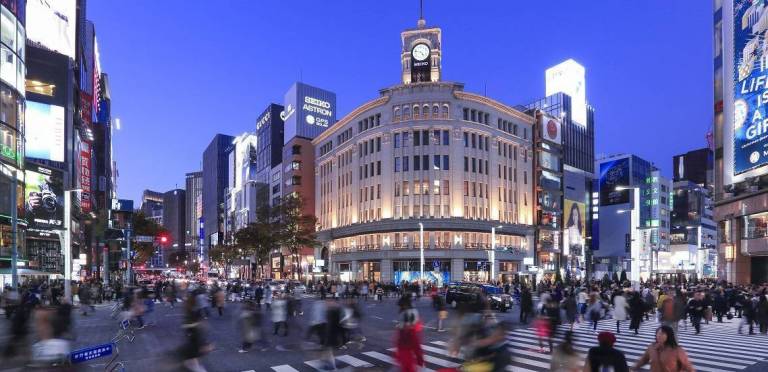 Einkauffstraße Ginza-Tokyo im Abendlicht