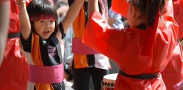 Kinder auf dem Japan-Tag