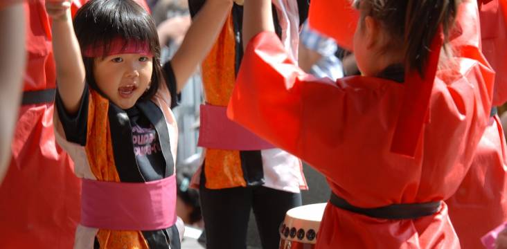 Kinder auf dem Japan-Tag