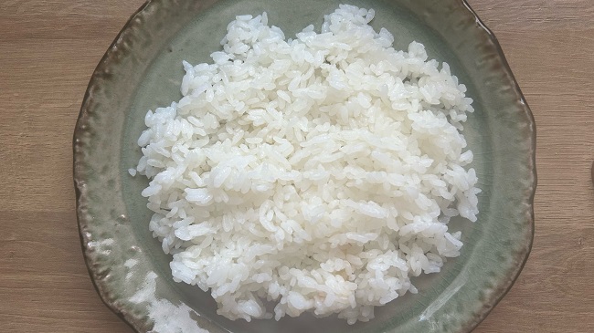 Weißer Reis in einer Schale