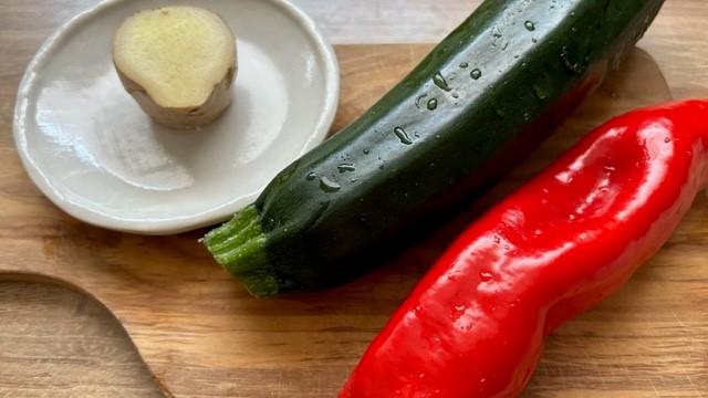 Zucchini, Spitzpaprika und eine halbe