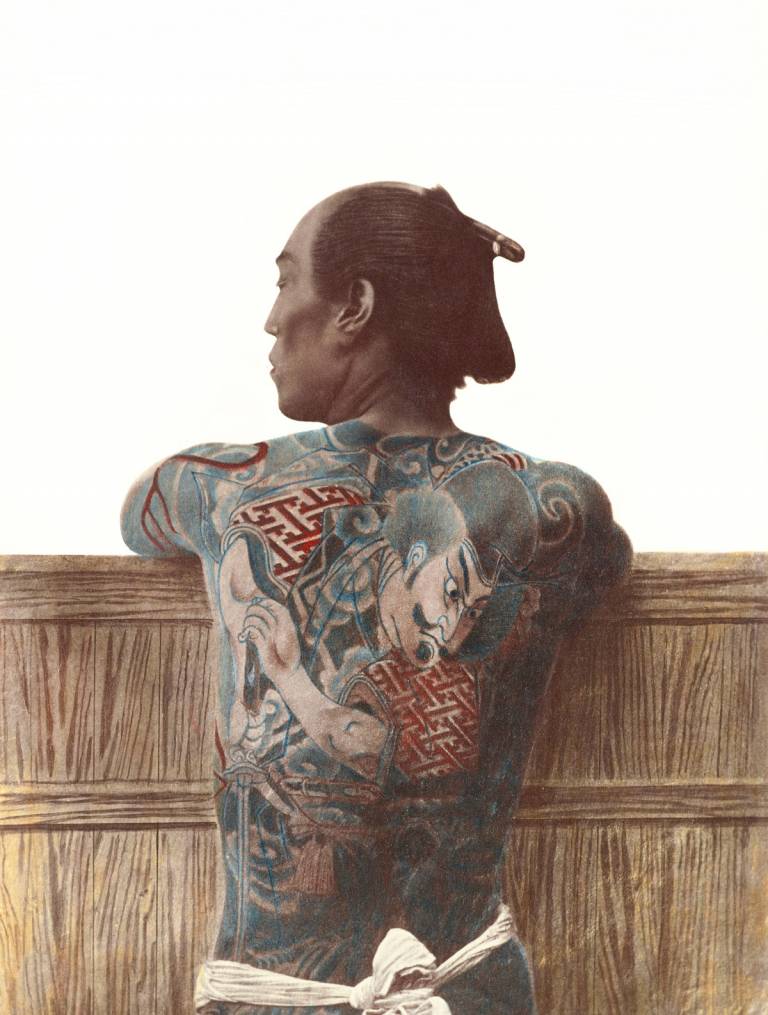 Ein tätowierter Japaner um 1880 (Foto von Kusakabe Kimbei).