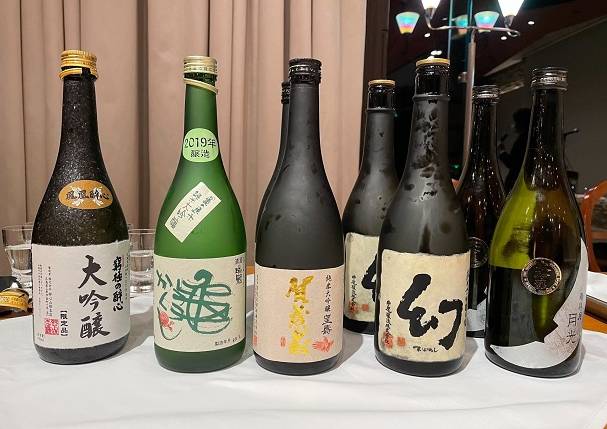 Einige von Hiroshimas erstklassigen Reiswein-Sorten
