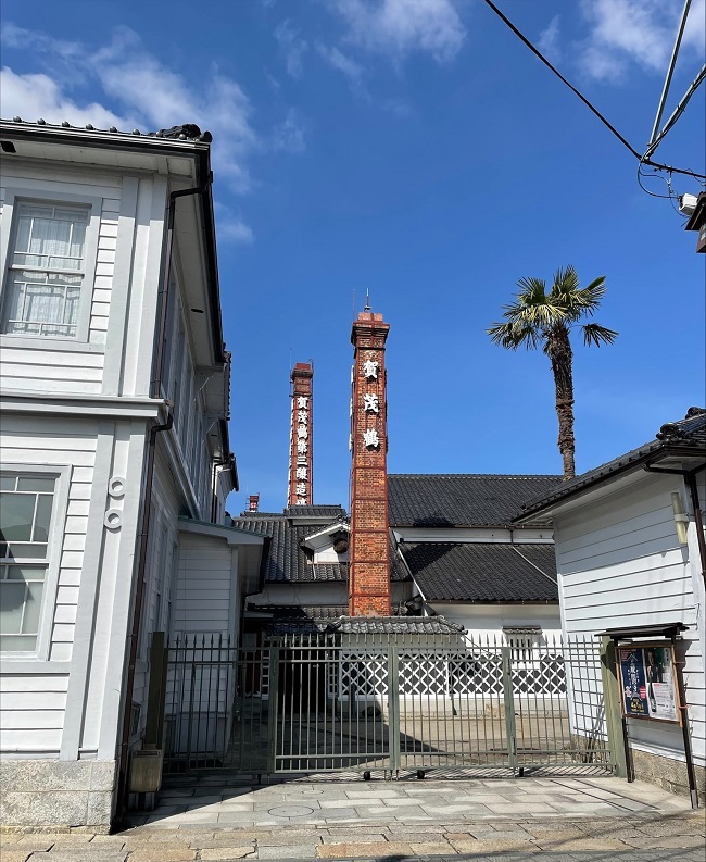 Schornsteine der Sake-Brauerei Kamotsuru