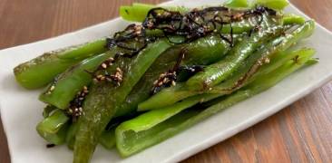 Grüne Paprika mit Shio-Kombu