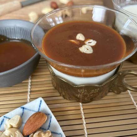 Milchpudding mit Miso-Karamell-Sauce