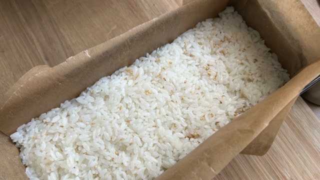 Kastenform wieder mit Reis auffüllen