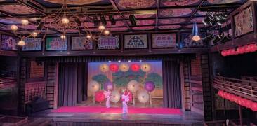 Tänzerinnen im Yachizoya-Theater