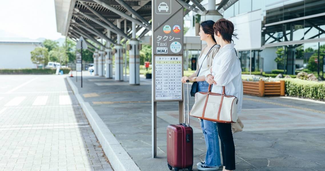 Frauen am Taxistand