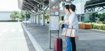 Frauen am Taxistand