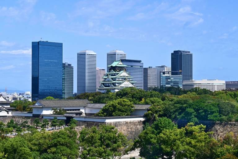 Burg Ōsaka mit Park