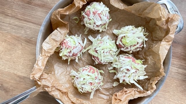Hackfleischbällchen im Kohlmantel | JAPANDIGEST