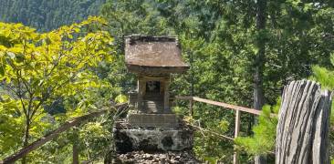 Ein kleiner Altar auf dem Chichibu-Pilgerweg.