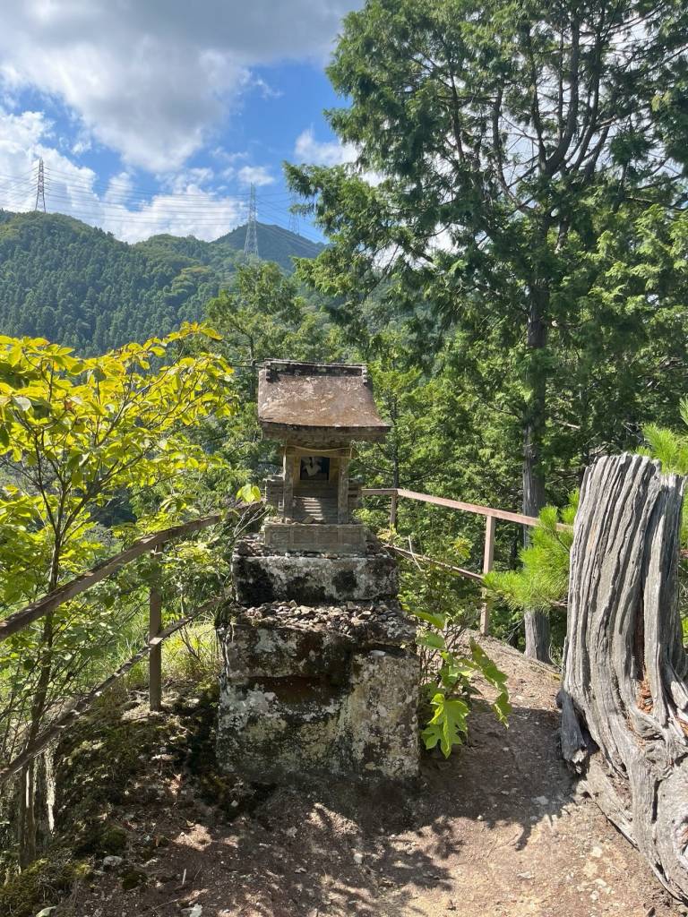 Ein kleiner Altar auf dem Chichibu-Pilgerweg.