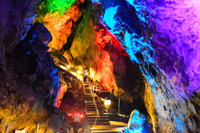 Im Inneren der Nippara-Kalksteinhöhle.