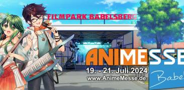 Animemesse Babelsberg 2024 Werbebanner mit Animecharakteren vor dem Filmpark Babelsberg