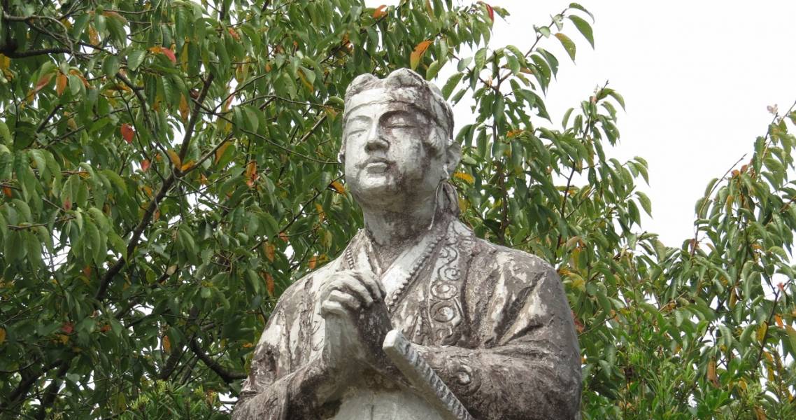 Statue von Amakasa Shirō auf den Ruinen der Burg Hara in Nagasaki.