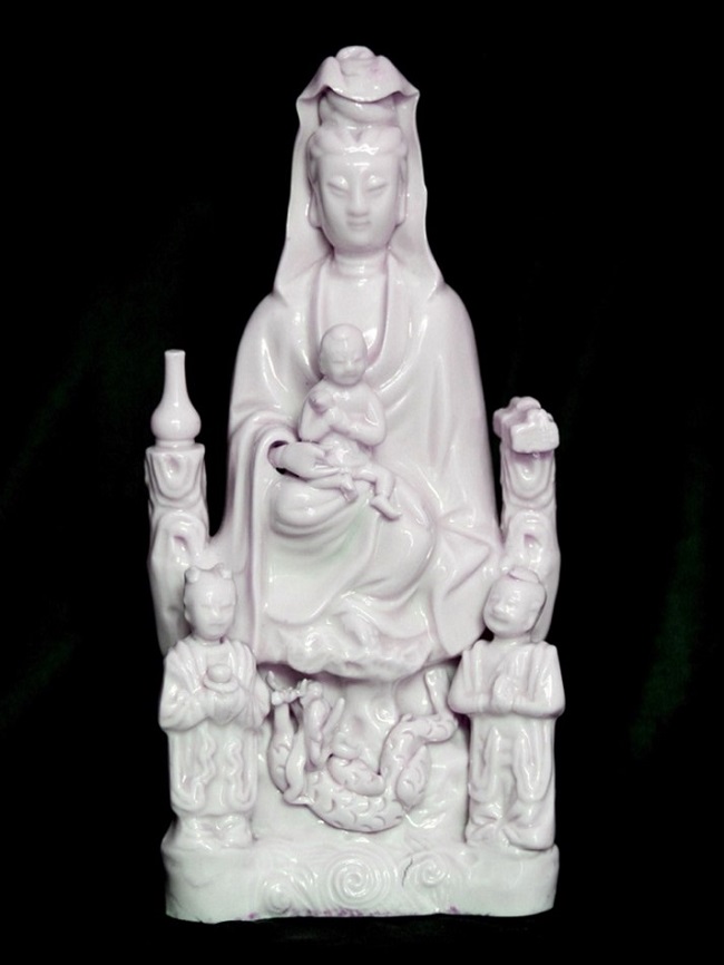 Maria-Kannon aus Porzellan