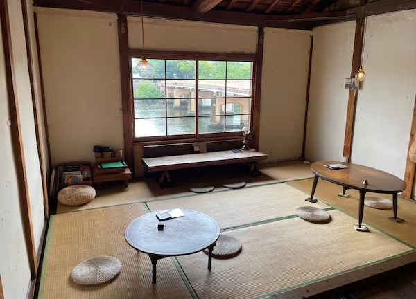Der charmante Tatami-Raum im Obergeschoss des Café Moyau.
