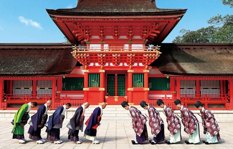 Mönche vor dem Usa Jingu