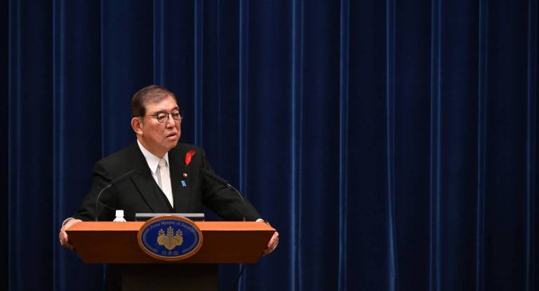 Japans neuer Premierminister Ishiba Shigeru bei einer Pressekonferenz im Büro des Premierministers in Tōkyō am 1. Oktober 2024.