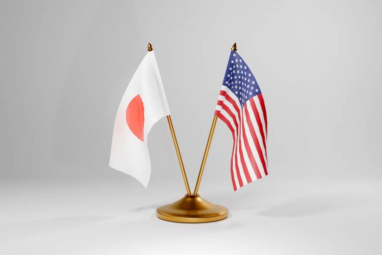 japanische und amerikanische Flagge